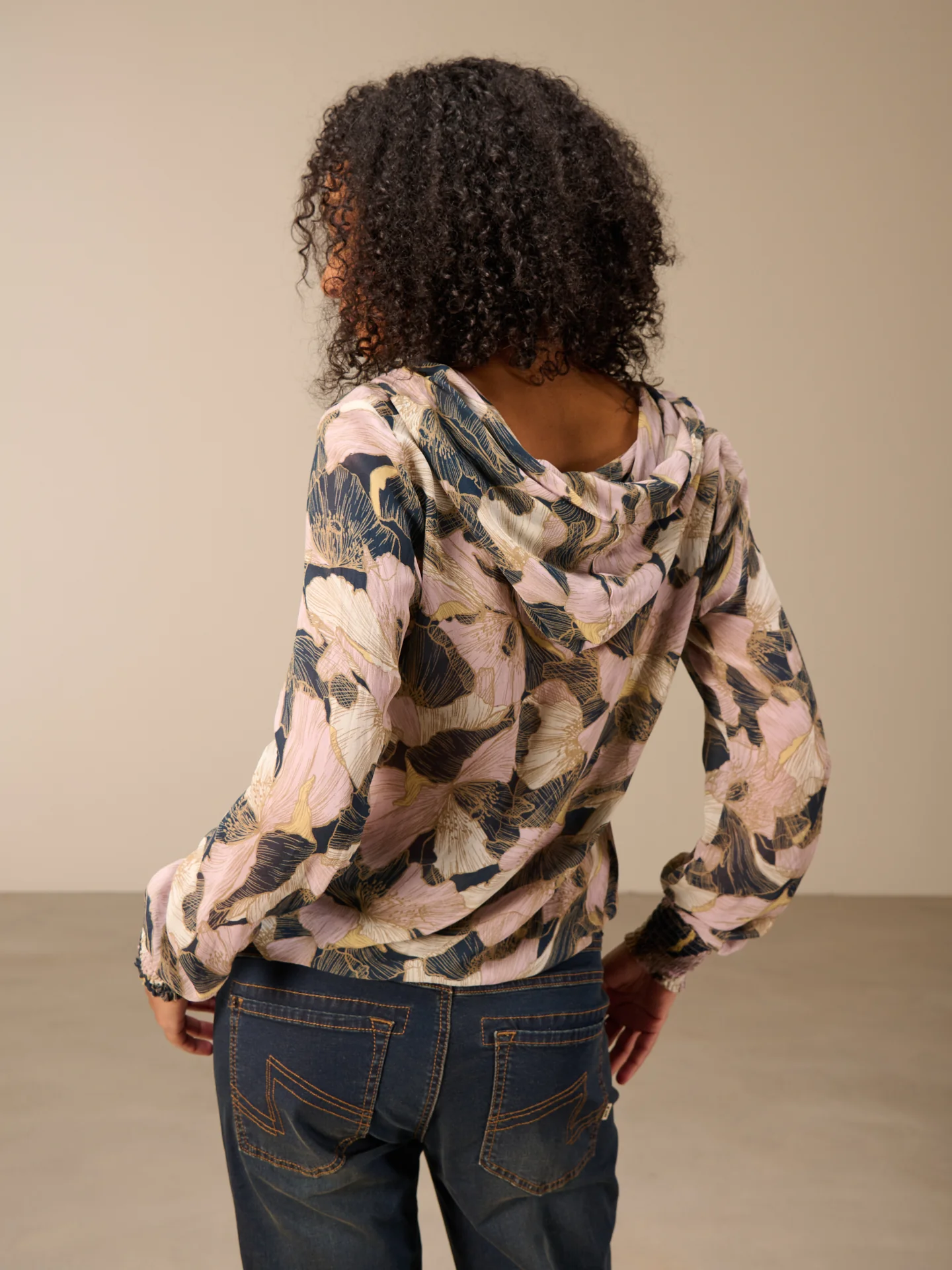 Bluse mit Kapuze - Image 10