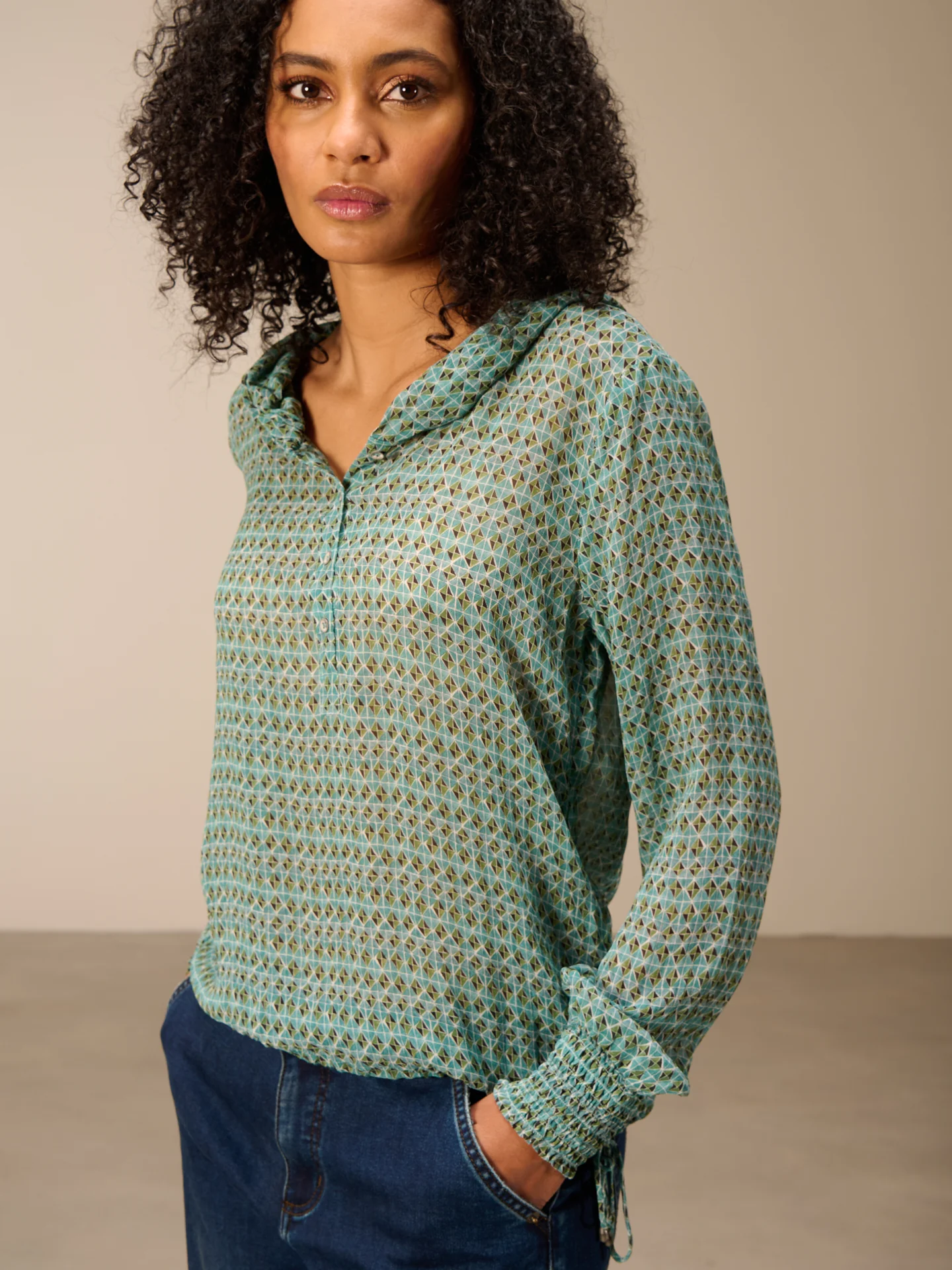 Bluse mit Kapuze - Image 13