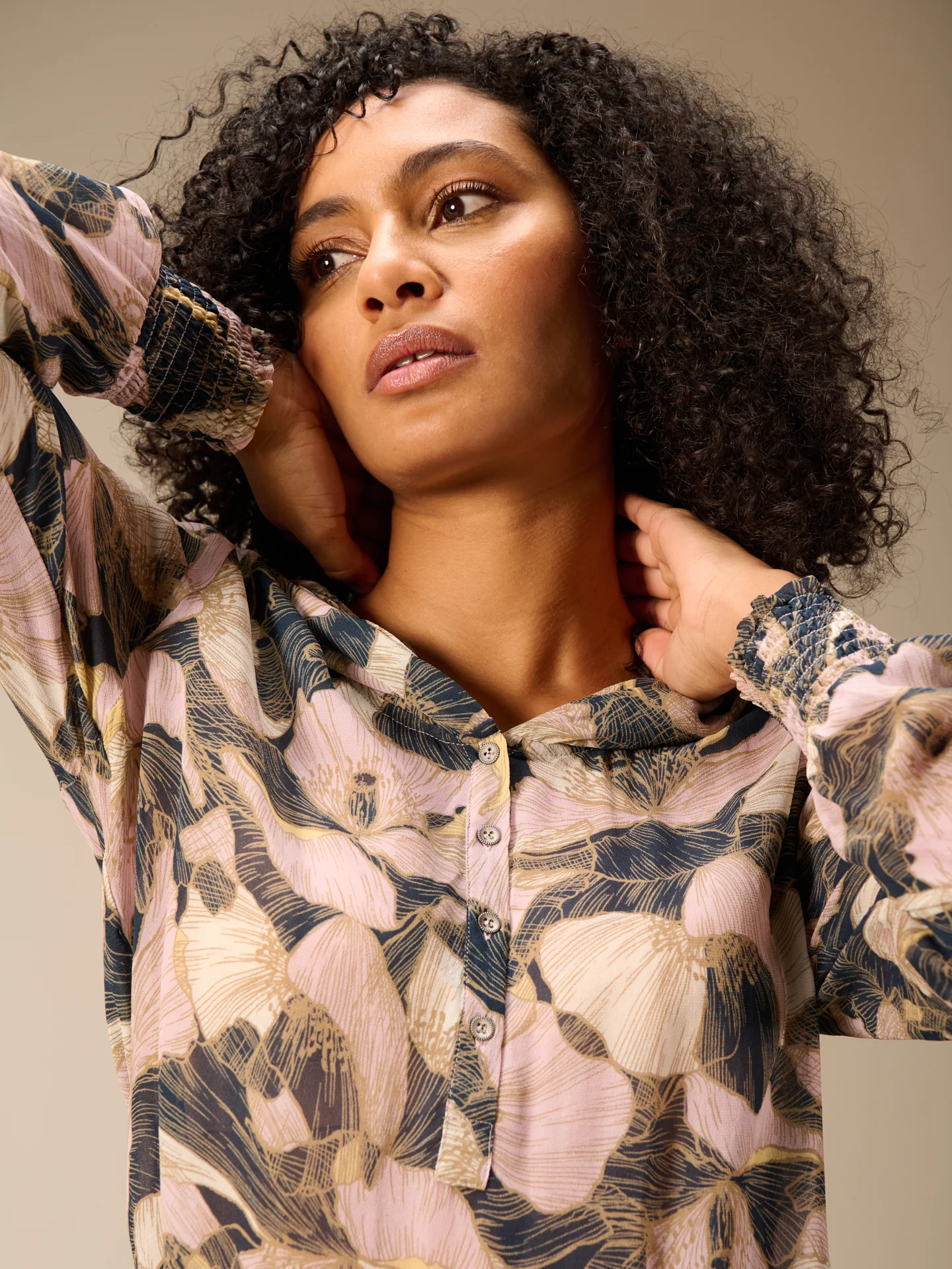 Bluse mit Kapuze - Image 8