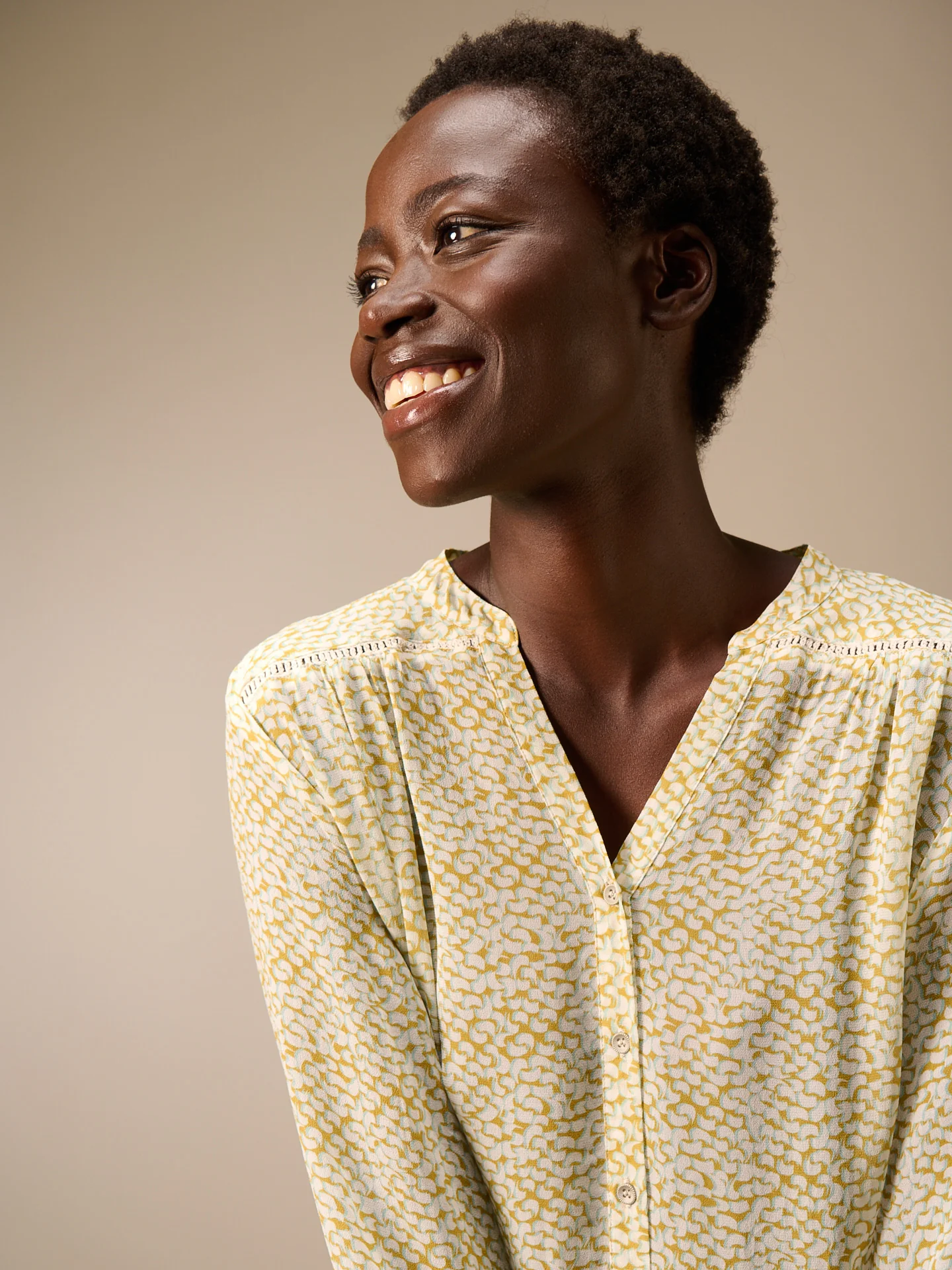 Bluse mit Knopfleiste - Image 7