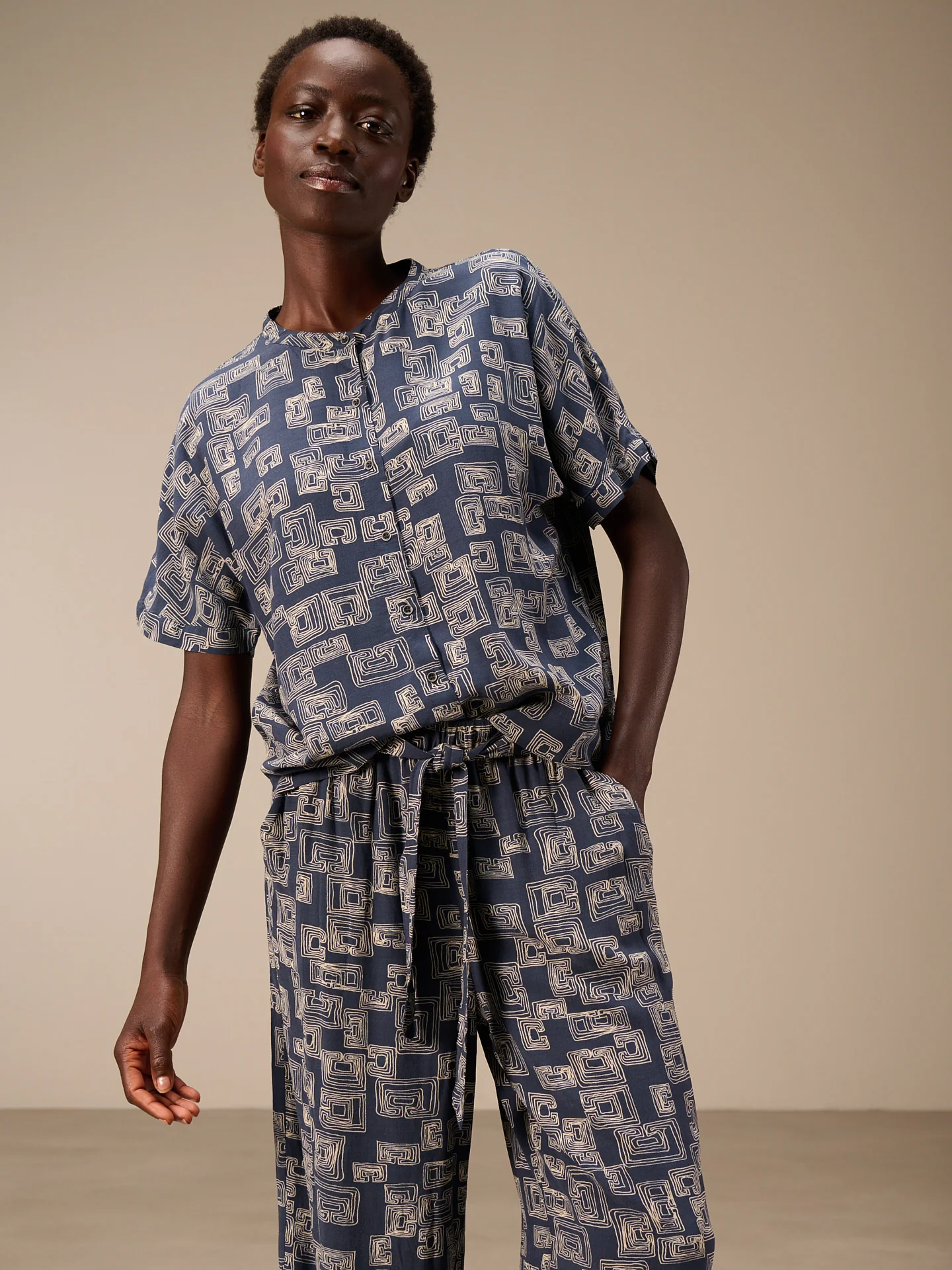 Bluse mit Stehkragen - Image 13