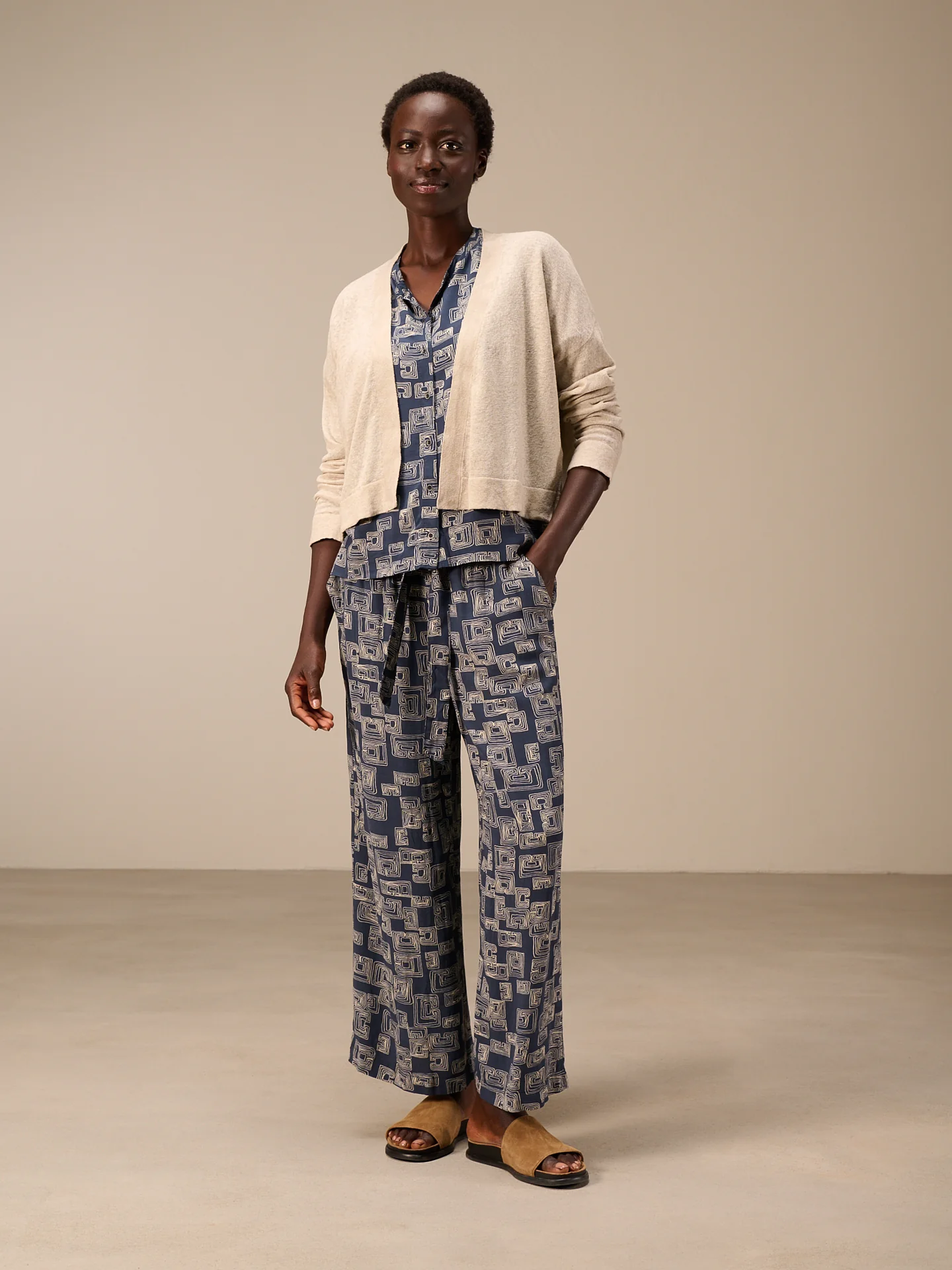 Bluse mit Stehkragen - Image 16