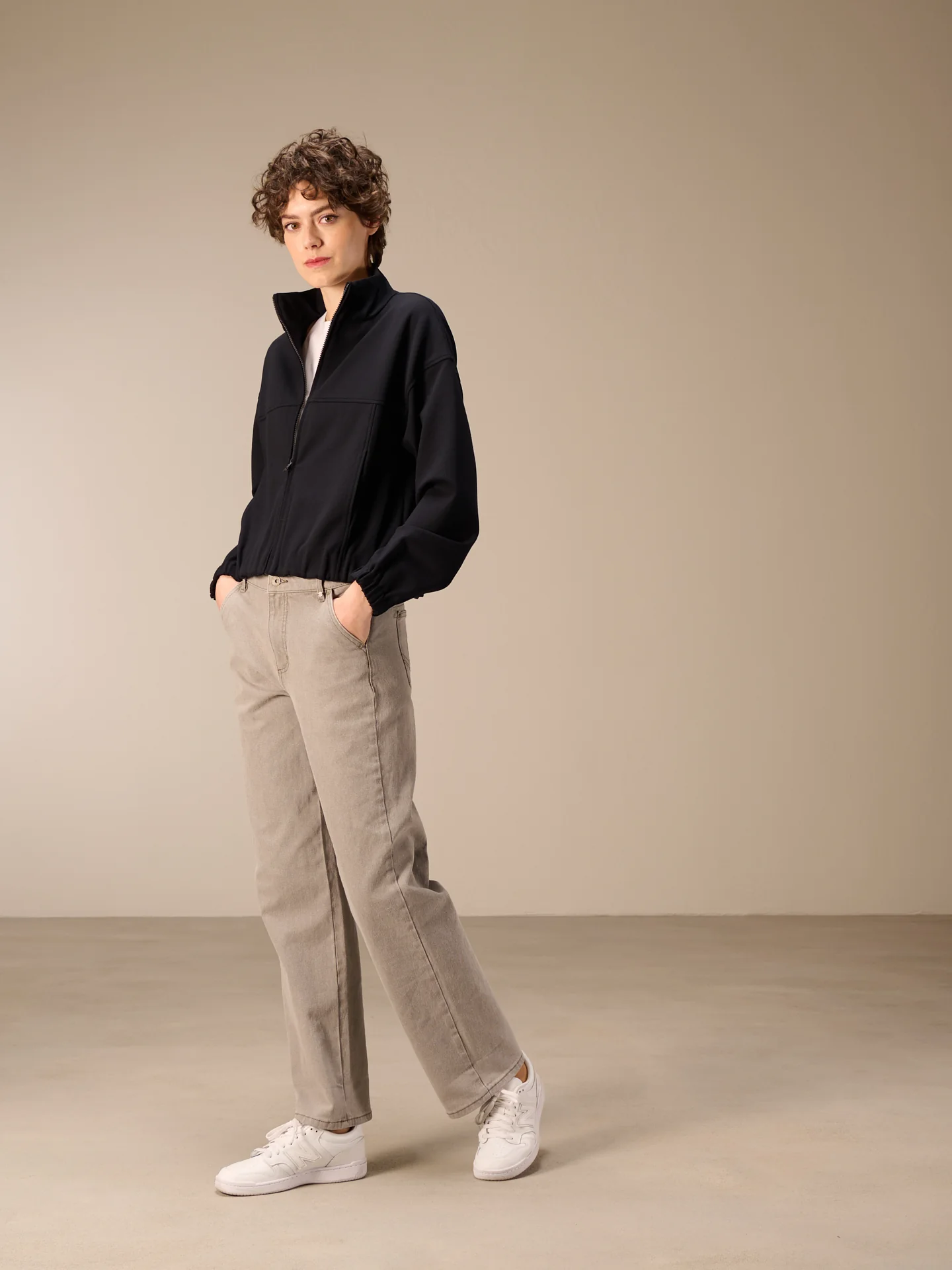 Sweatjacke mit Reissverschluss - Image 9