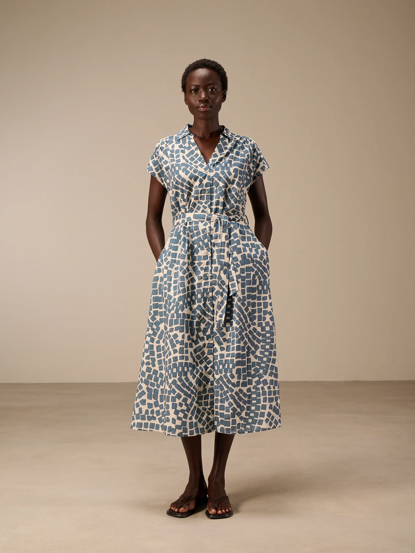 Kleid mit Kragen - Image 7