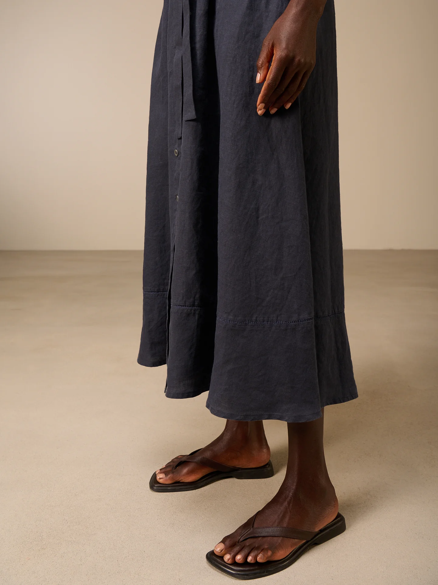 Kleid mit Knopfverschluss - Image 10