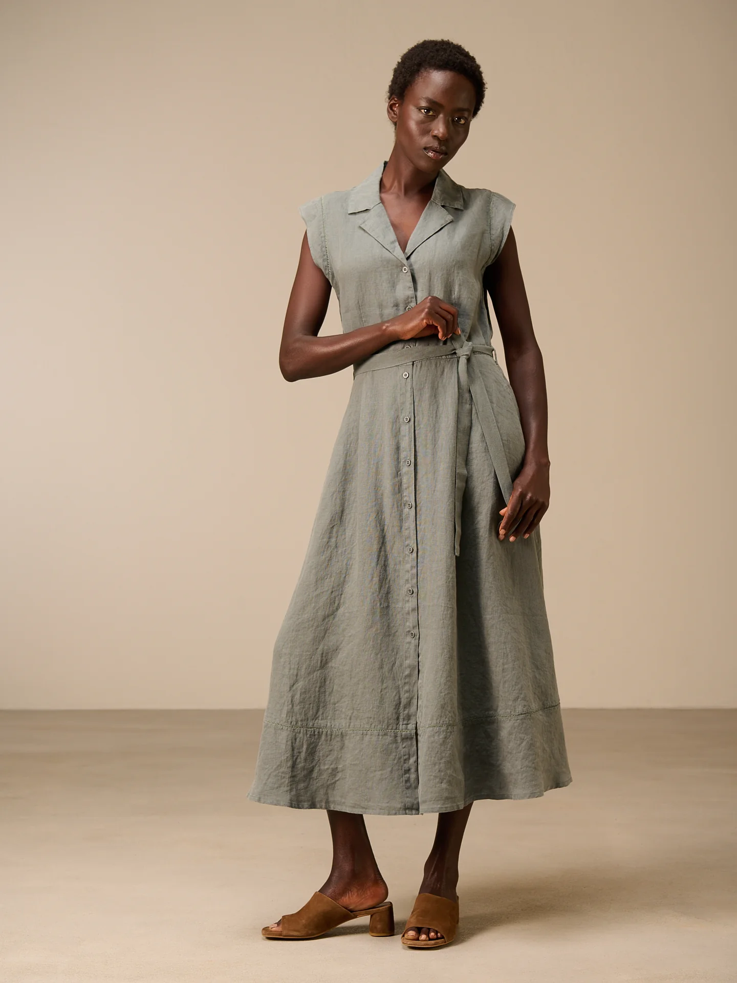 Kleid mit Knopfverschluss - Image 13