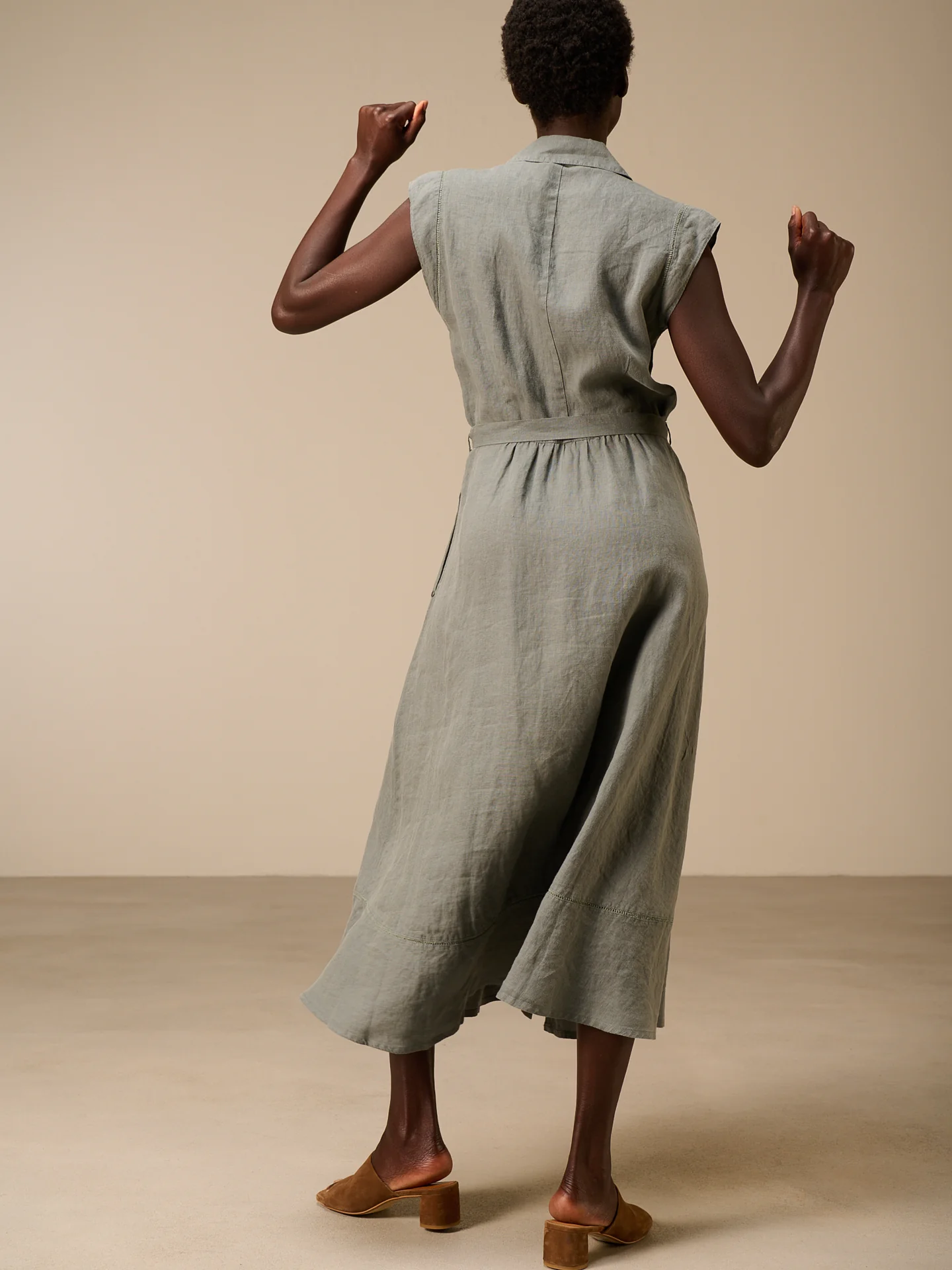 Kleid mit Knopfverschluss - Image 16