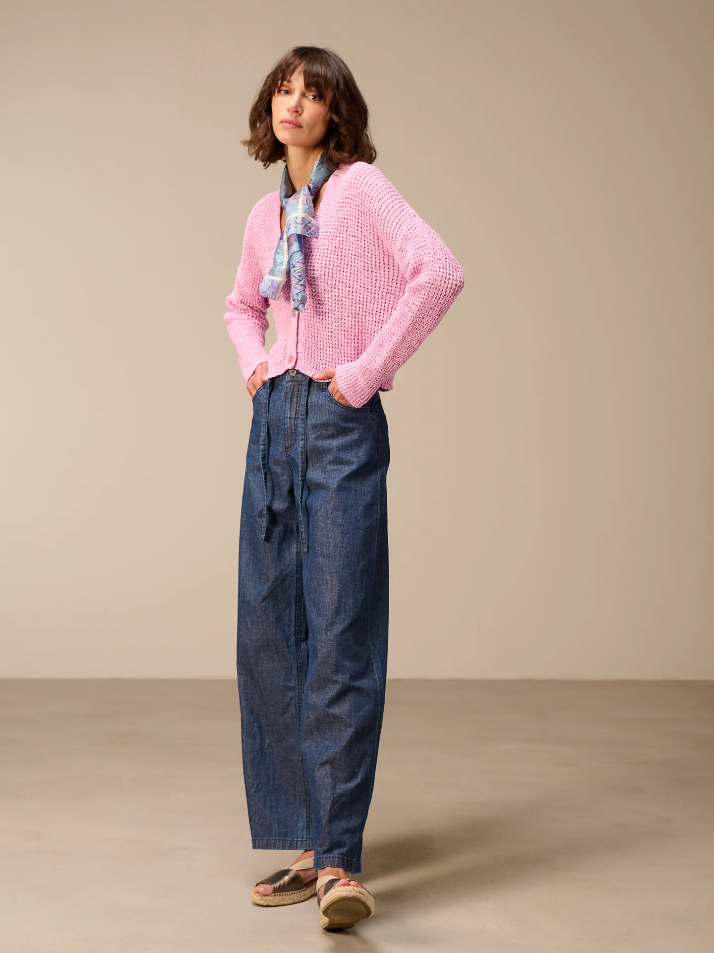 Strickjacke mit V-Ausschnitt - Image 18