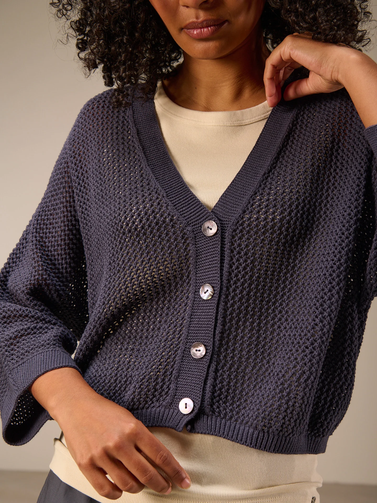 Strickjacke mit Knopfverschluss - Image 3