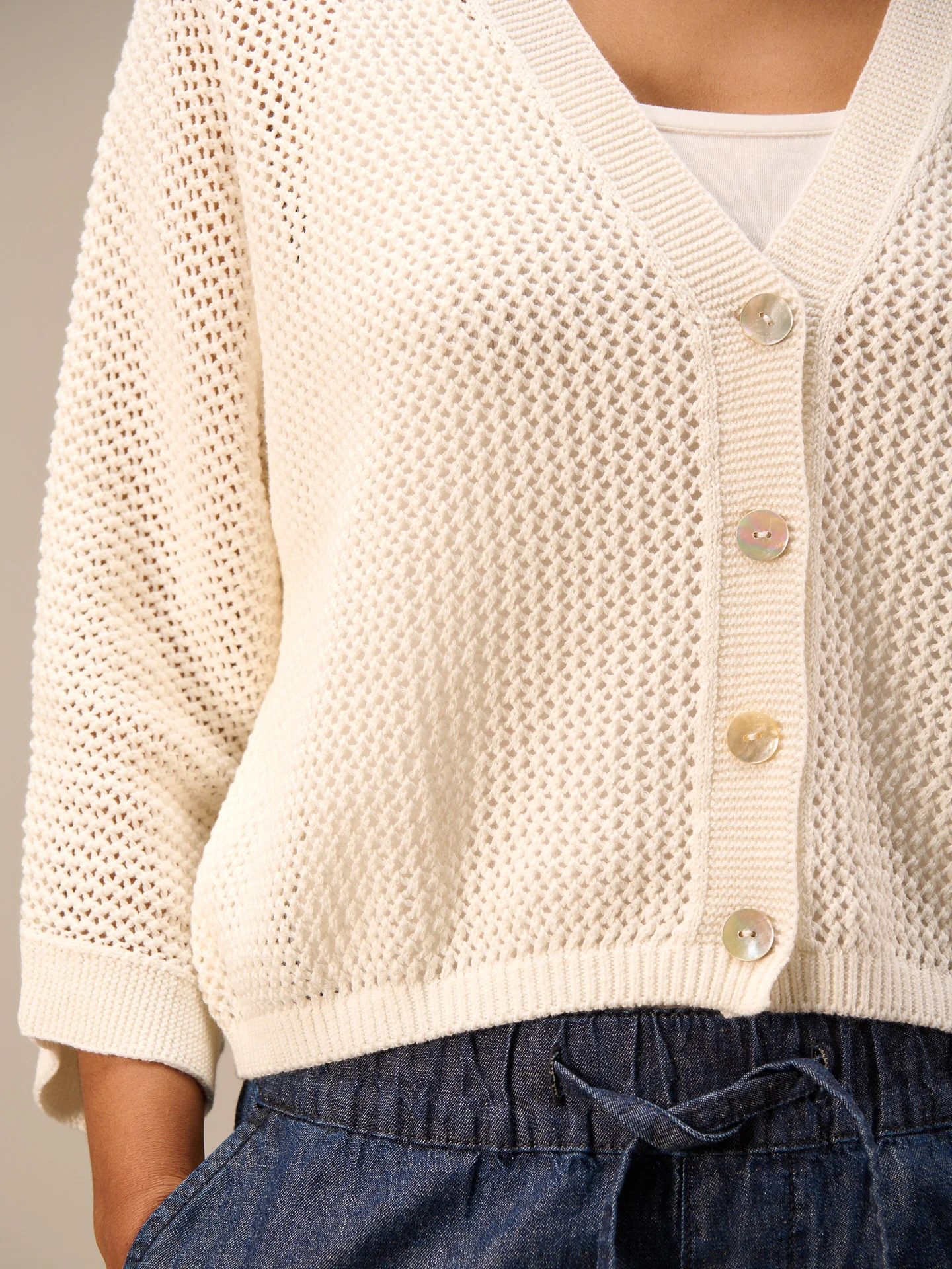 Strickjacke mit Knopfverschluss - Image 8