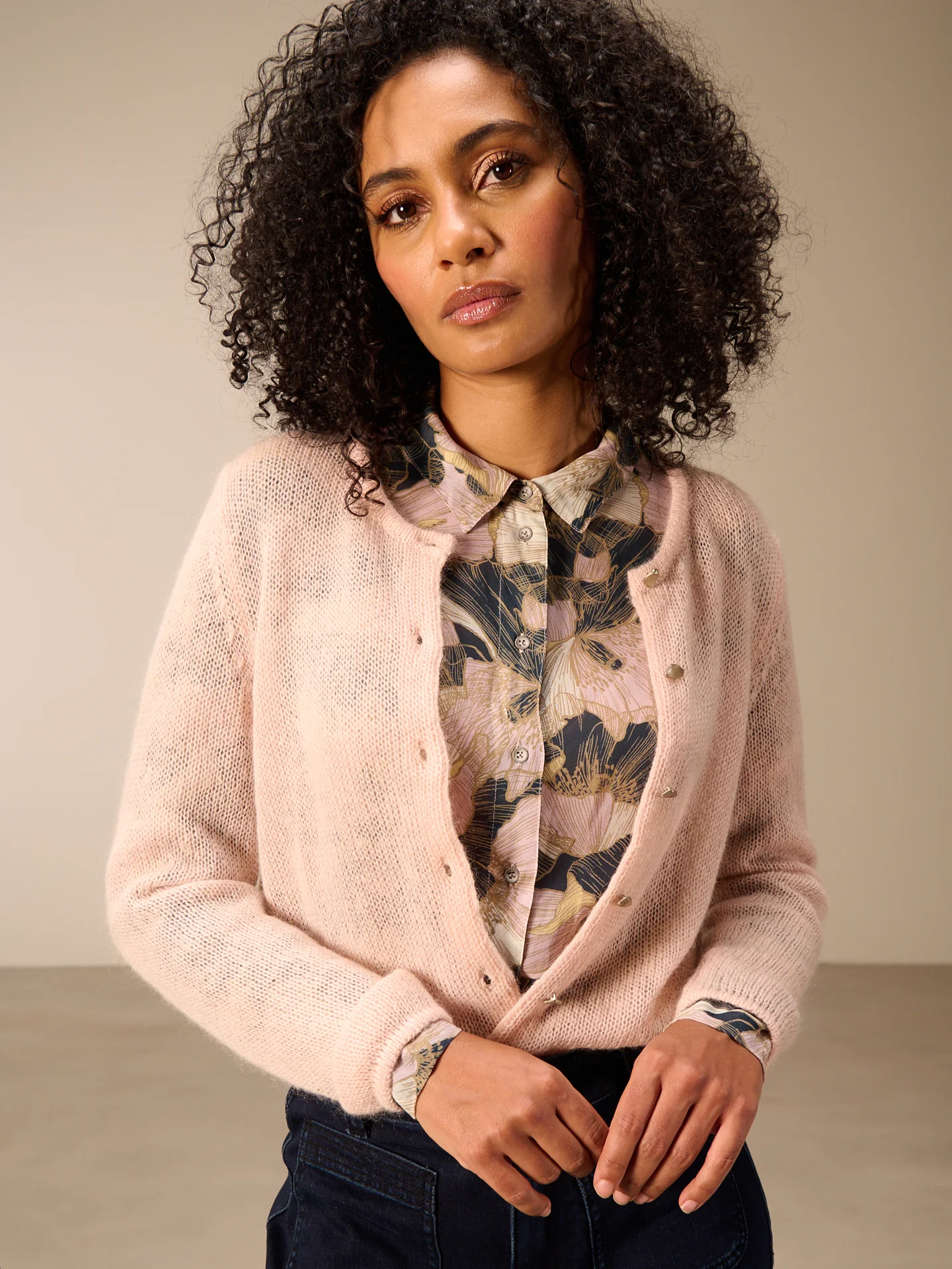 Strickjacke mit Knopfverschluss - Image 11