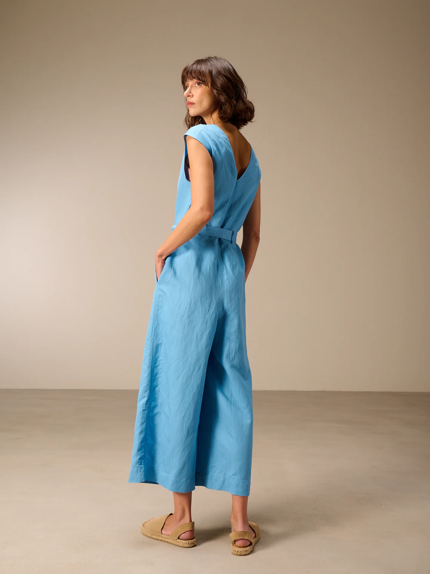 Jumpsuit mit Gürtel - Image 4