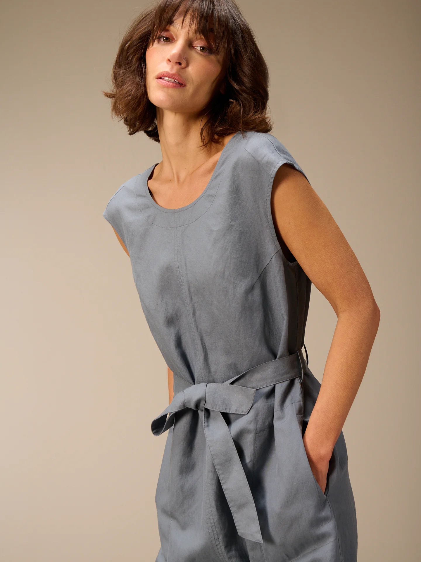 Jumpsuit mit Gürtel - Image 9