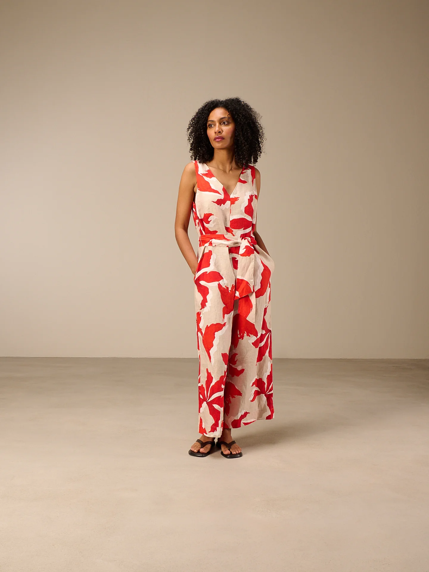 Jumpsuit mit Gürtel - Image 13