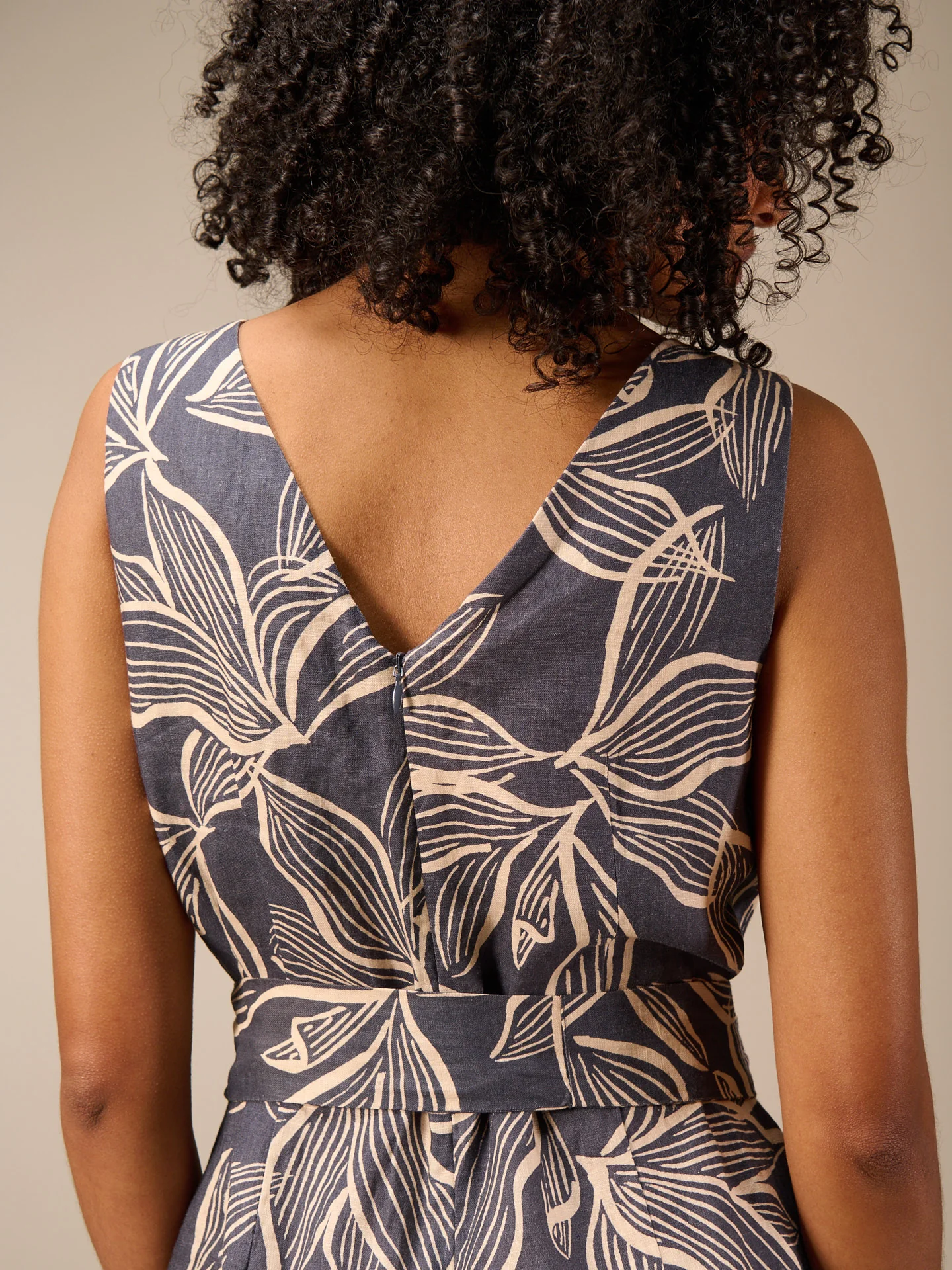 Jumpsuit mit Gürtel - Image 5