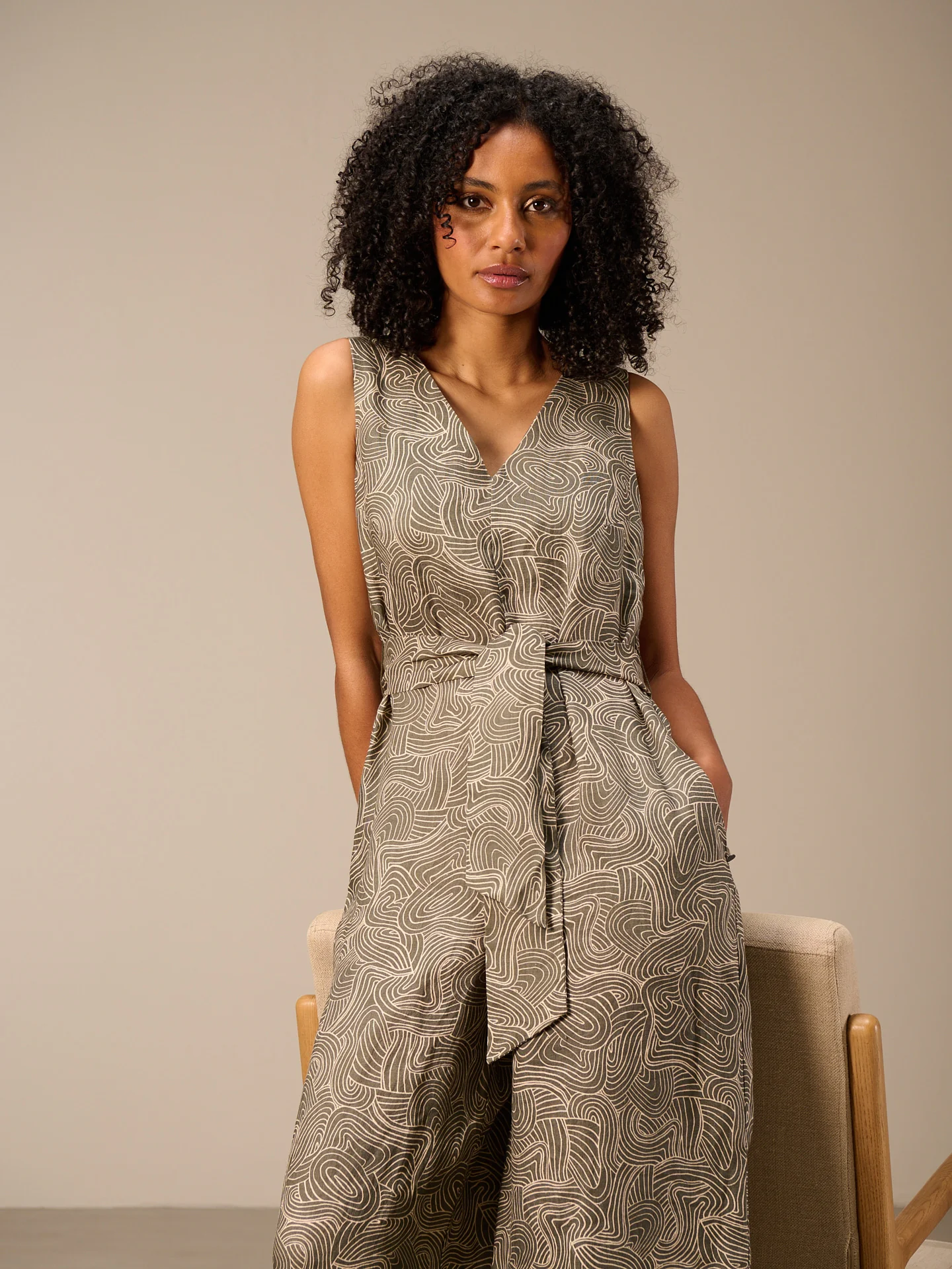 Jumpsuit mit Gürtel - Image 7