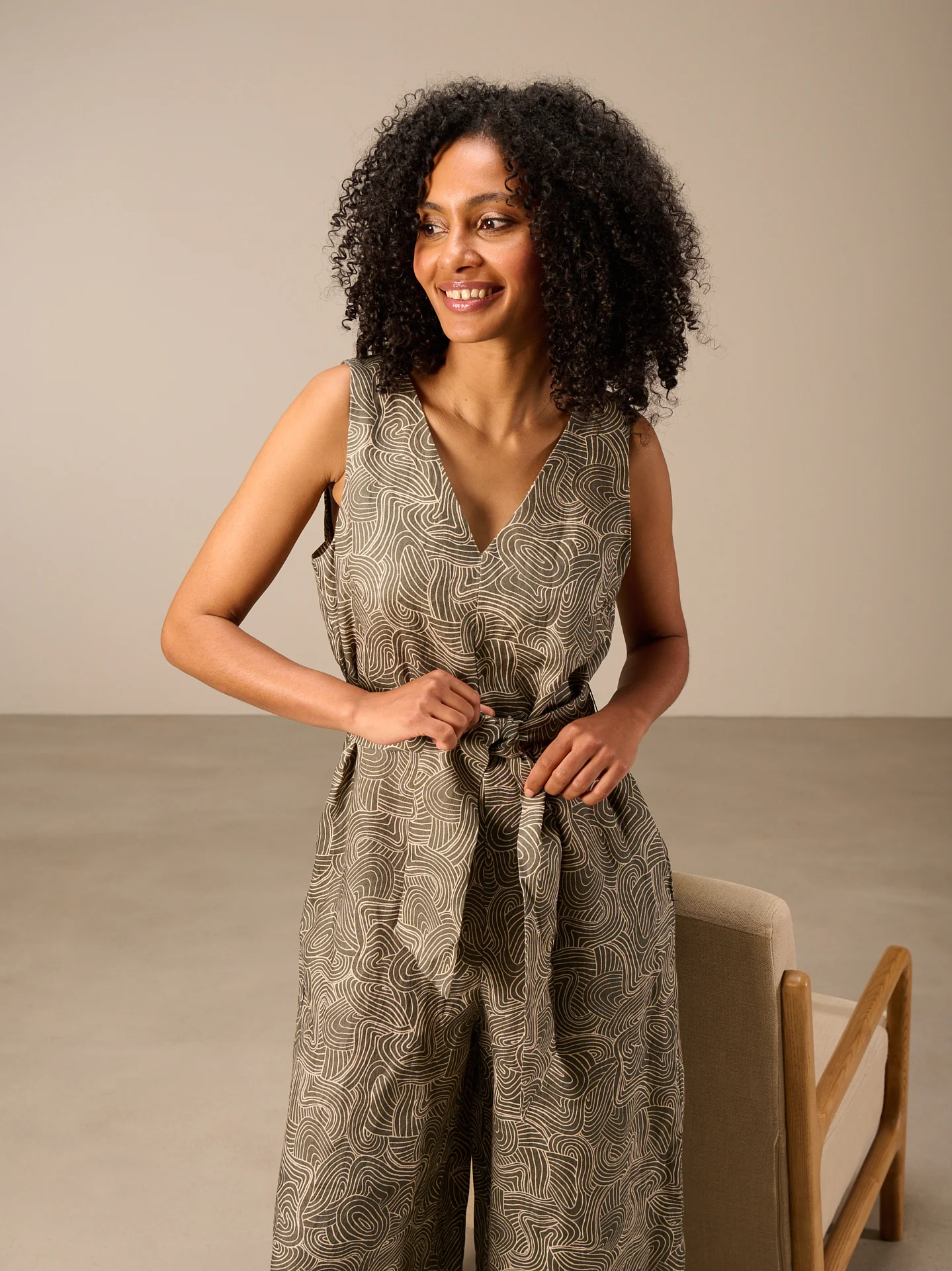 Jumpsuit mit Gürtel - Image 9