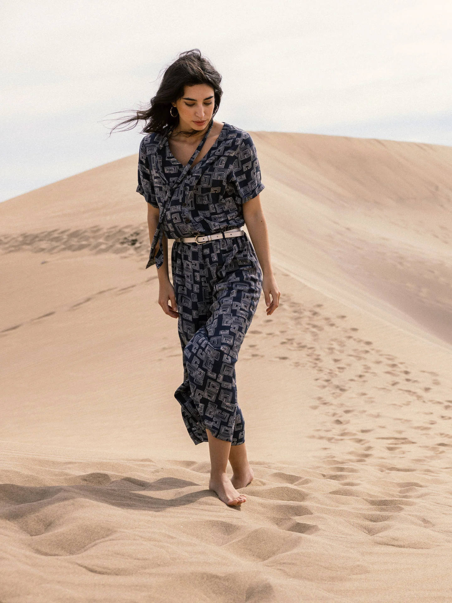 Jumpsuit mit V-Ausschnitt - Image 12