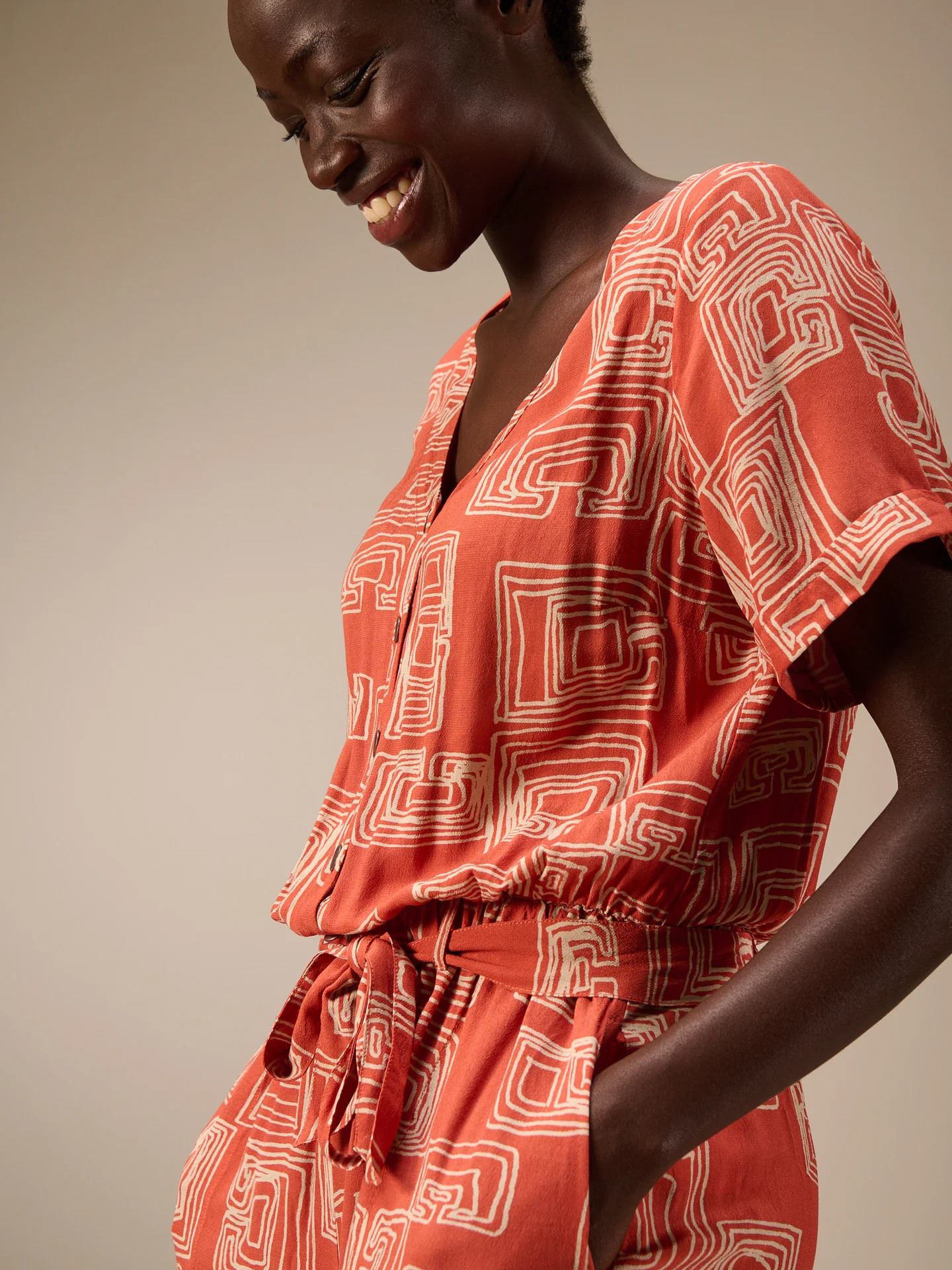 Jumpsuit mit V-Ausschnitt - Image 4
