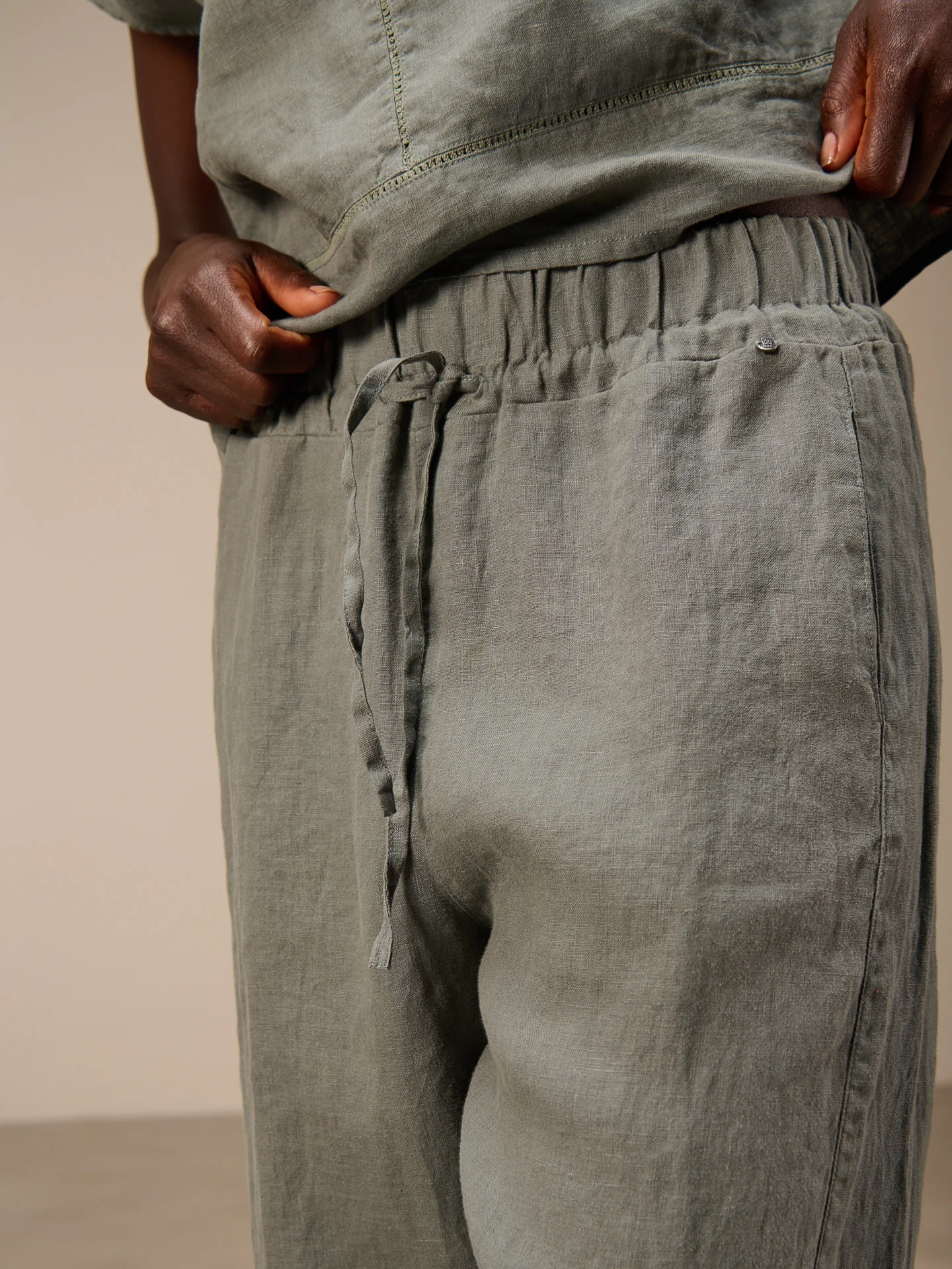 Hose mit Gürtel - Image 18