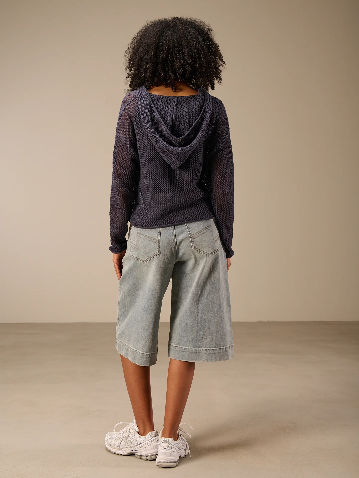 Pullover mit Kapuze - Image 4