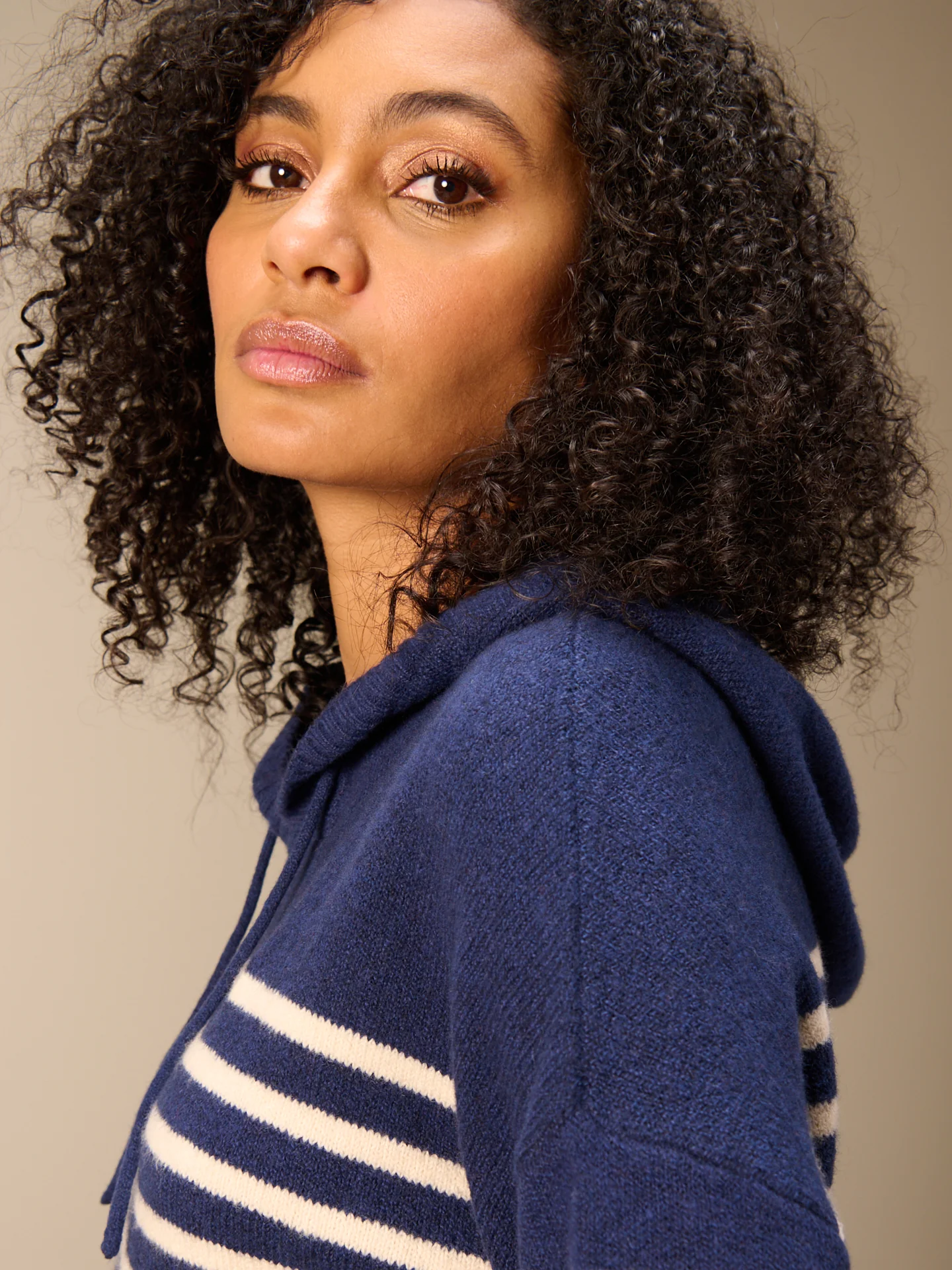 Pullover mit Kapuze - Image 10