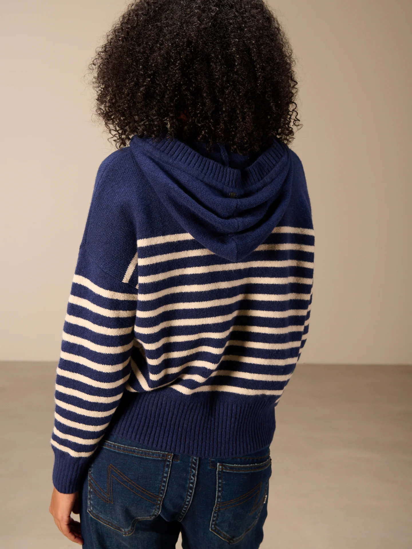Pullover mit Kapuze - Image 12