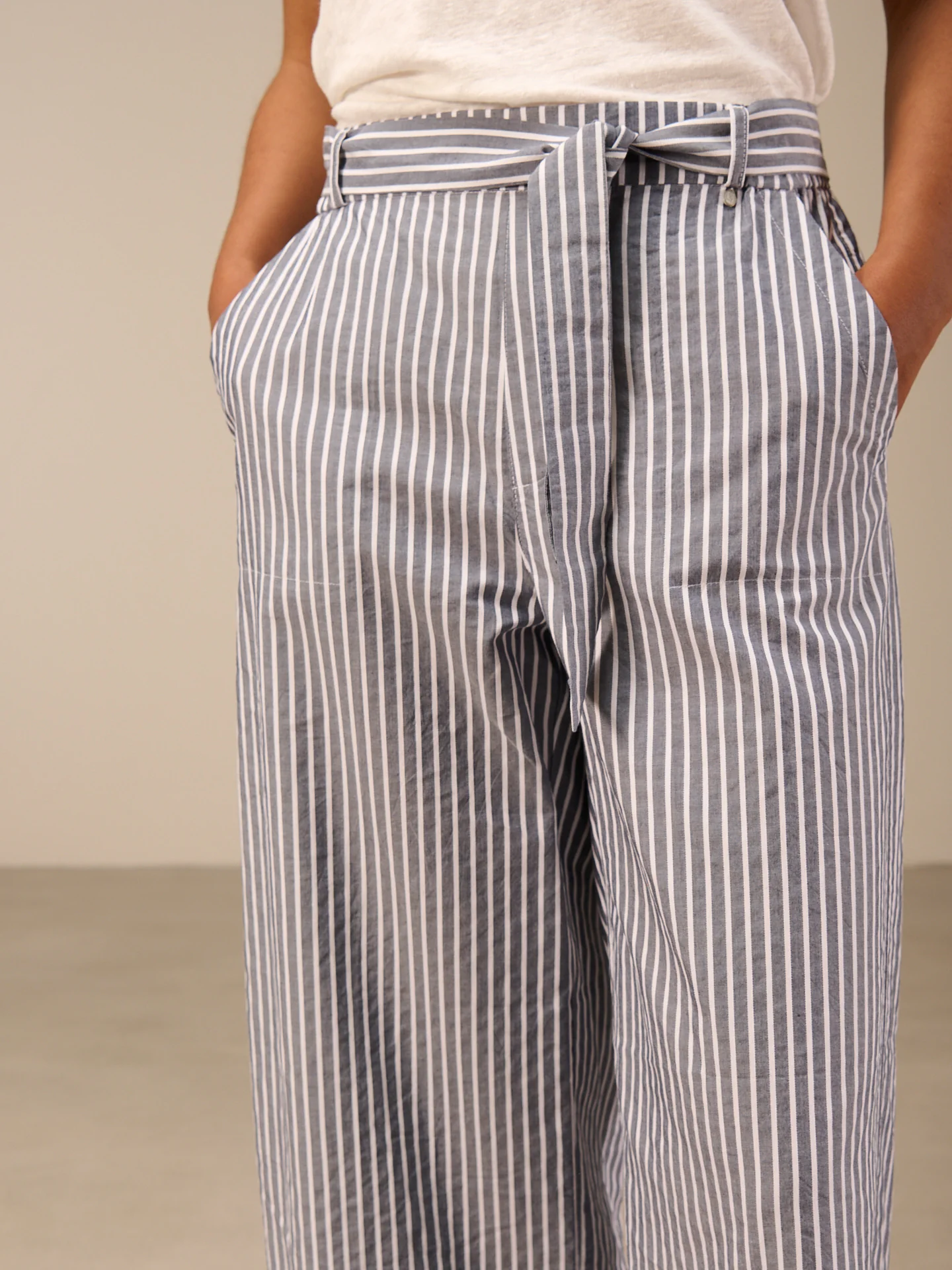 Hose mit Gürtel - Image 3